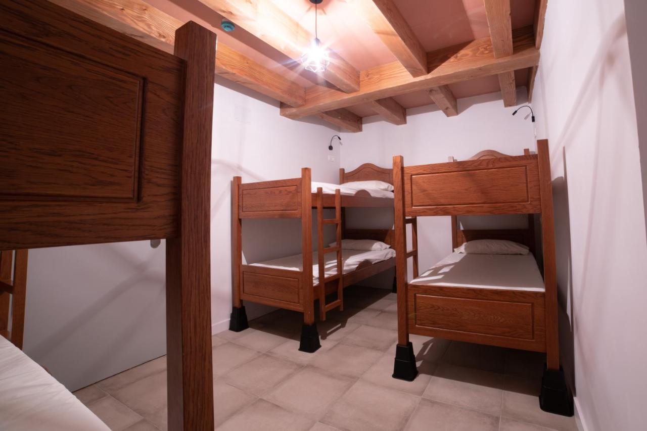 Hostel Lorentx Aterpea *